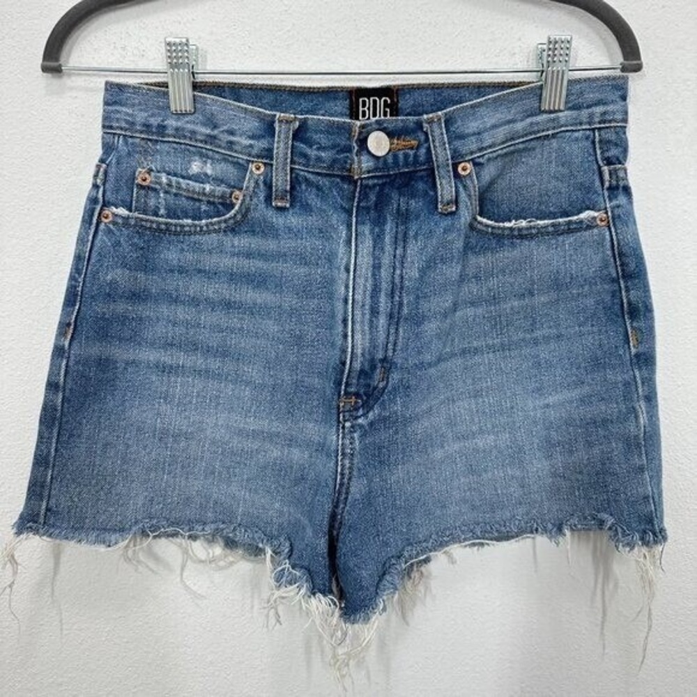 BDG Size 27 Girlfriend High Rise Cut Off Denim Jean Shorts Medium Wash Summer